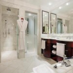 deluxe-bathroom